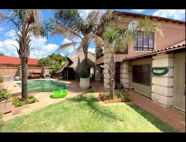 5 BEDROOM HOUSE FOR SALE IN OBERHOLZER